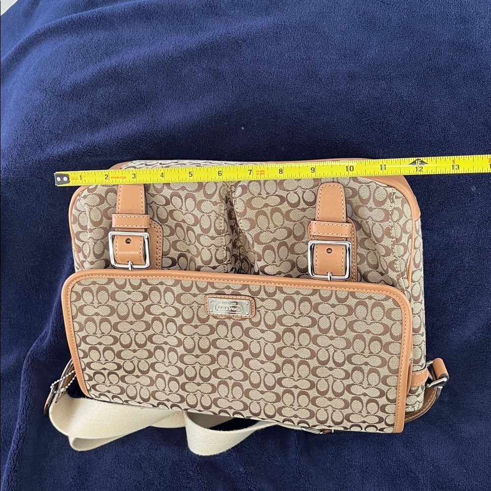 Coach Signature Messenger Bag - Picture 4 of 6
